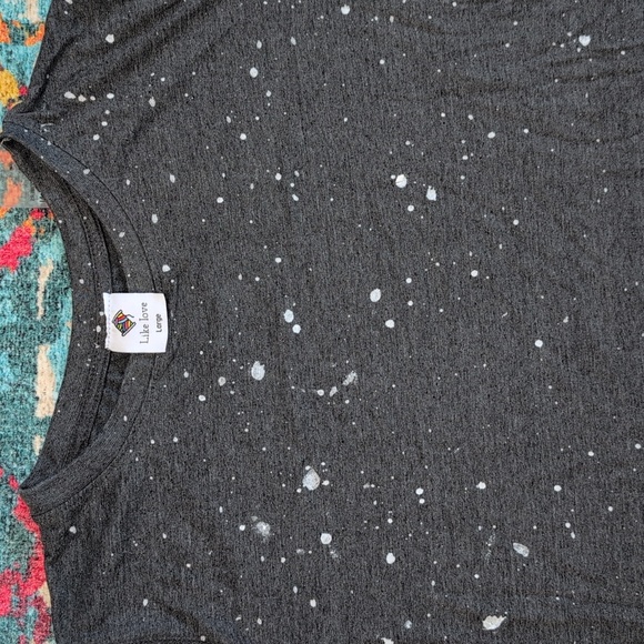 Like Love Gray T-shirt With White Paint Splatter Design NWT Large - Picture 3 of 6